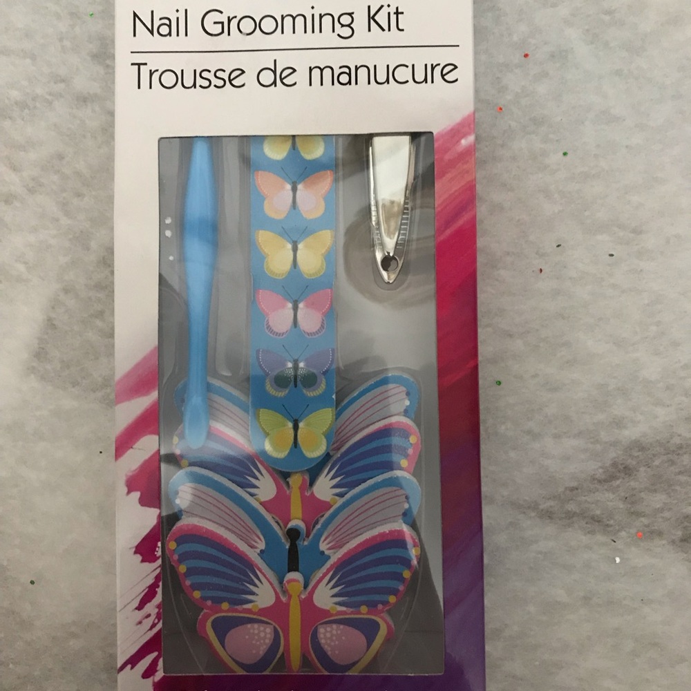 Nail grooming set
